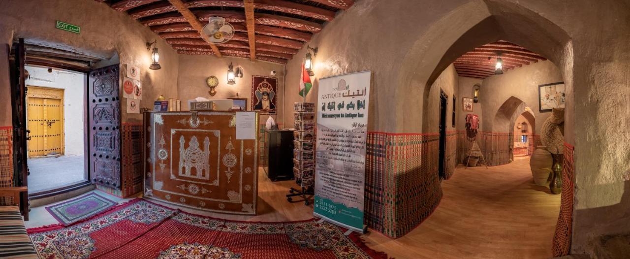 Antique Inn Низва Екстериор снимка