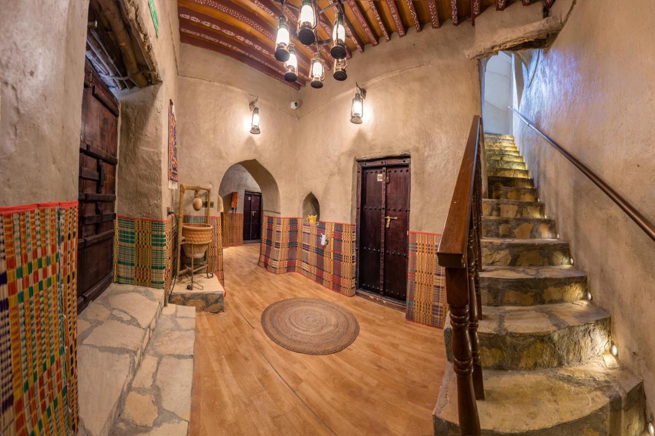 Antique Inn Низва Екстериор снимка