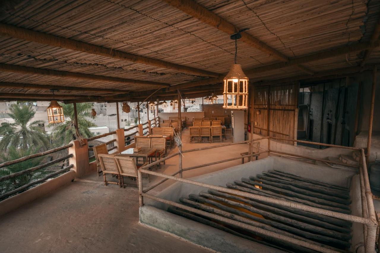 Antique Inn Низва Екстериор снимка
