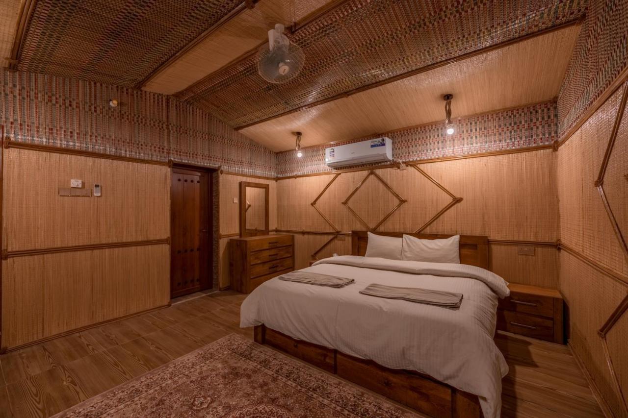 Antique Inn Низва Стая снимка