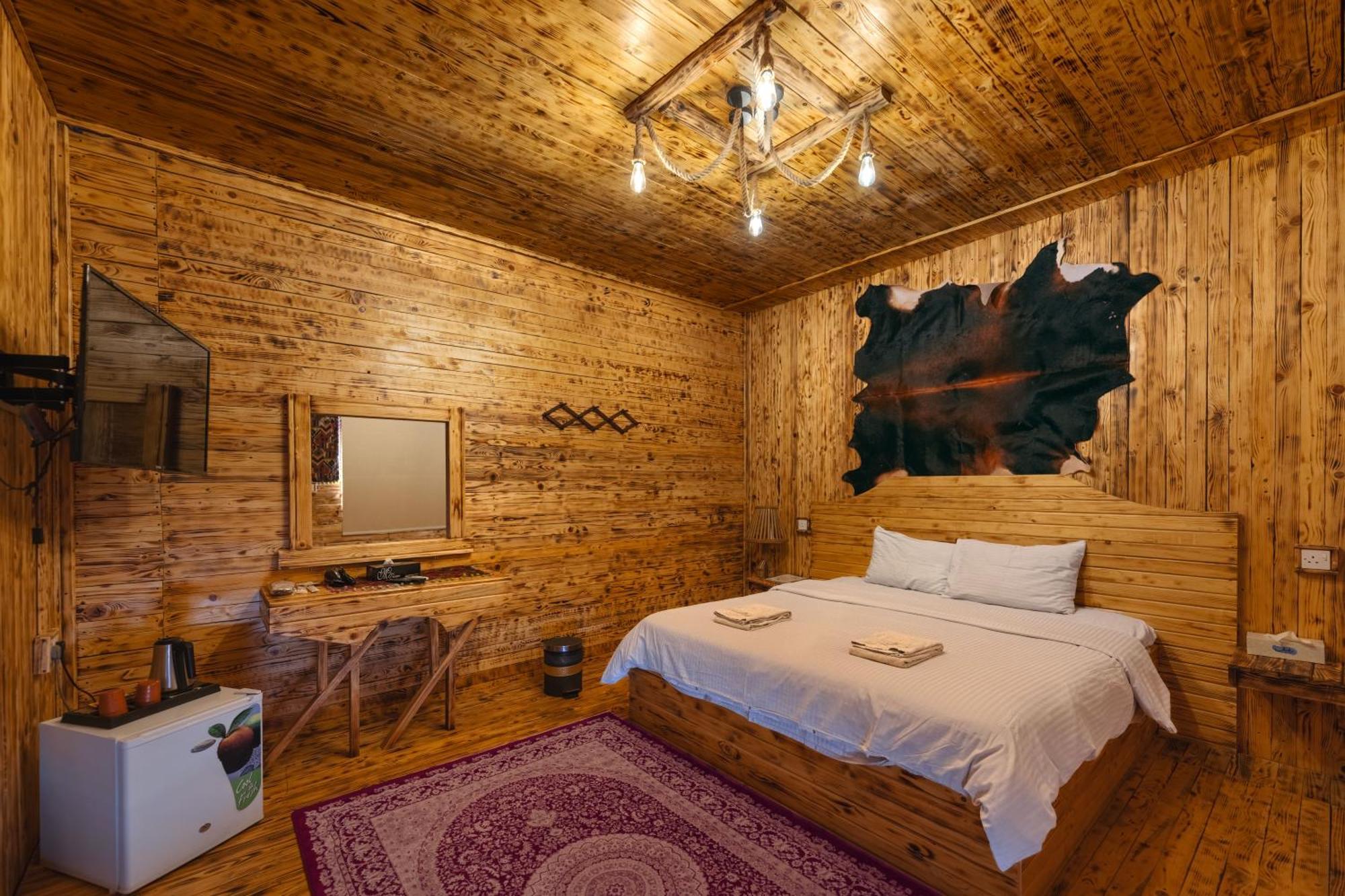 Antique Inn Низва Екстериор снимка