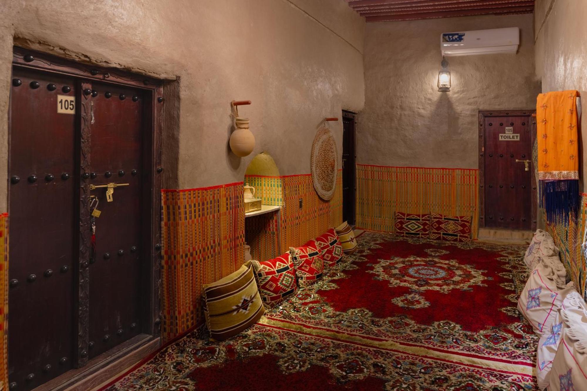 Antique Inn Низва Стая снимка