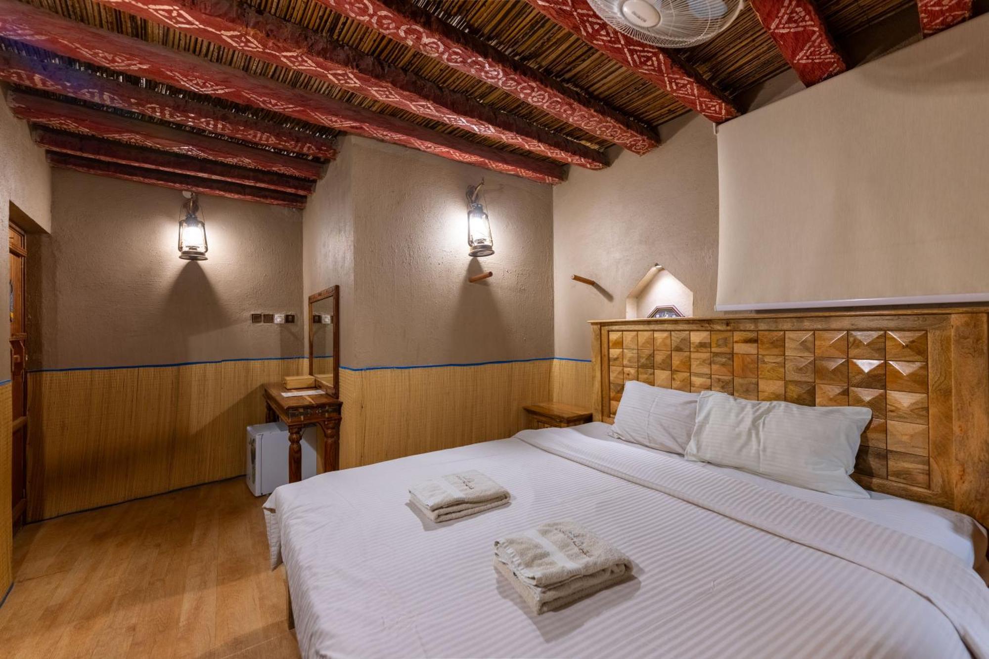 Antique Inn Низва Стая снимка