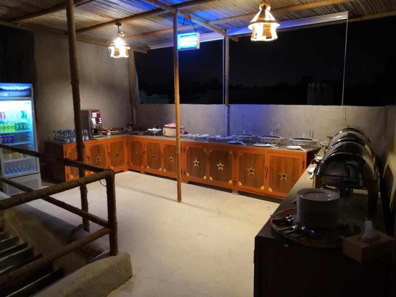 Antique Inn Низва Екстериор снимка